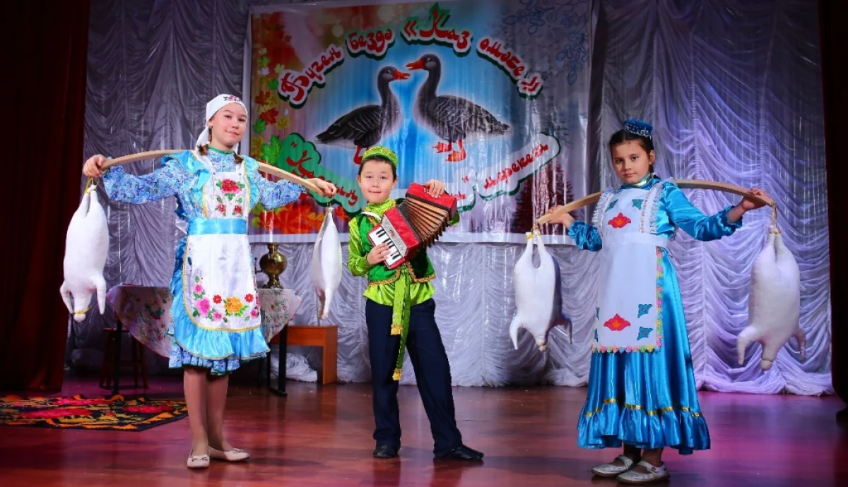 Выступление юных членов объединения. Фото предоставила З.Ишмаева
