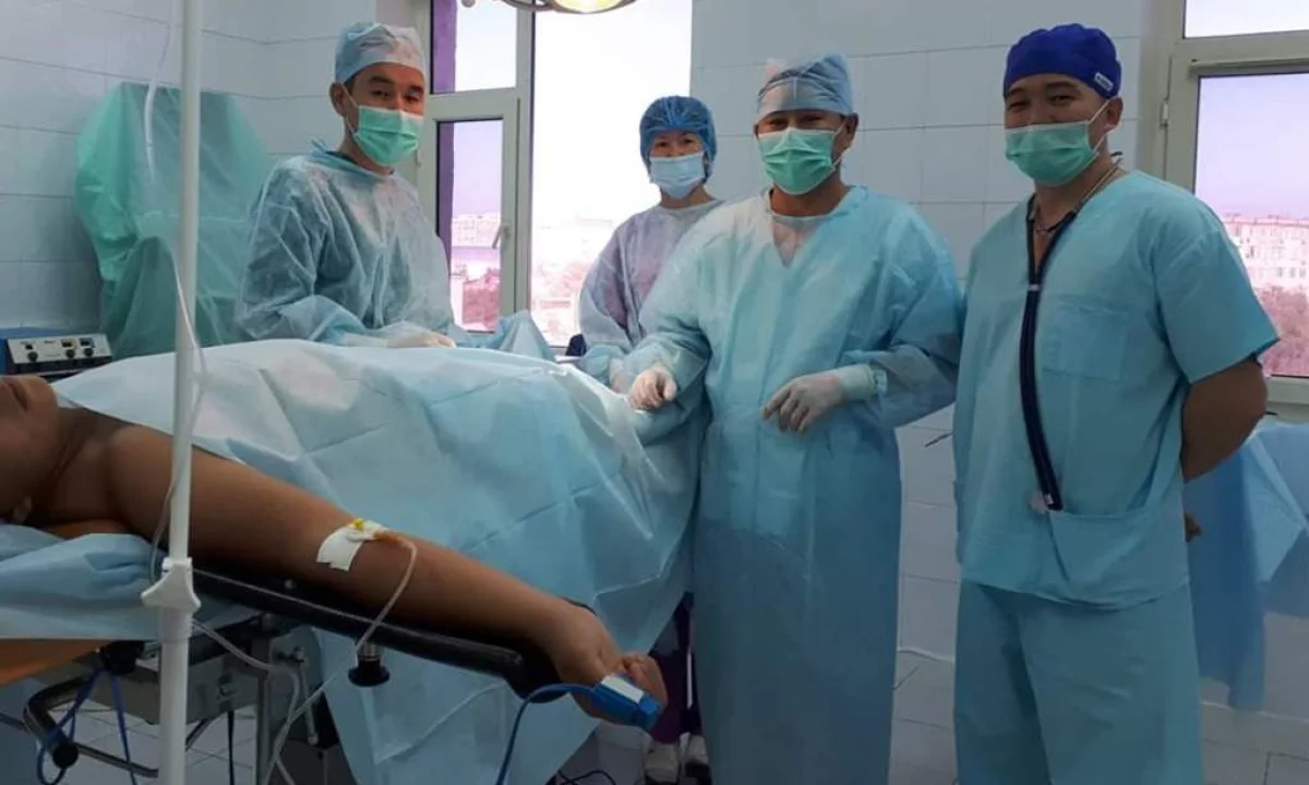 Врачи в операционной. Фото предоставлено областной детской больницей