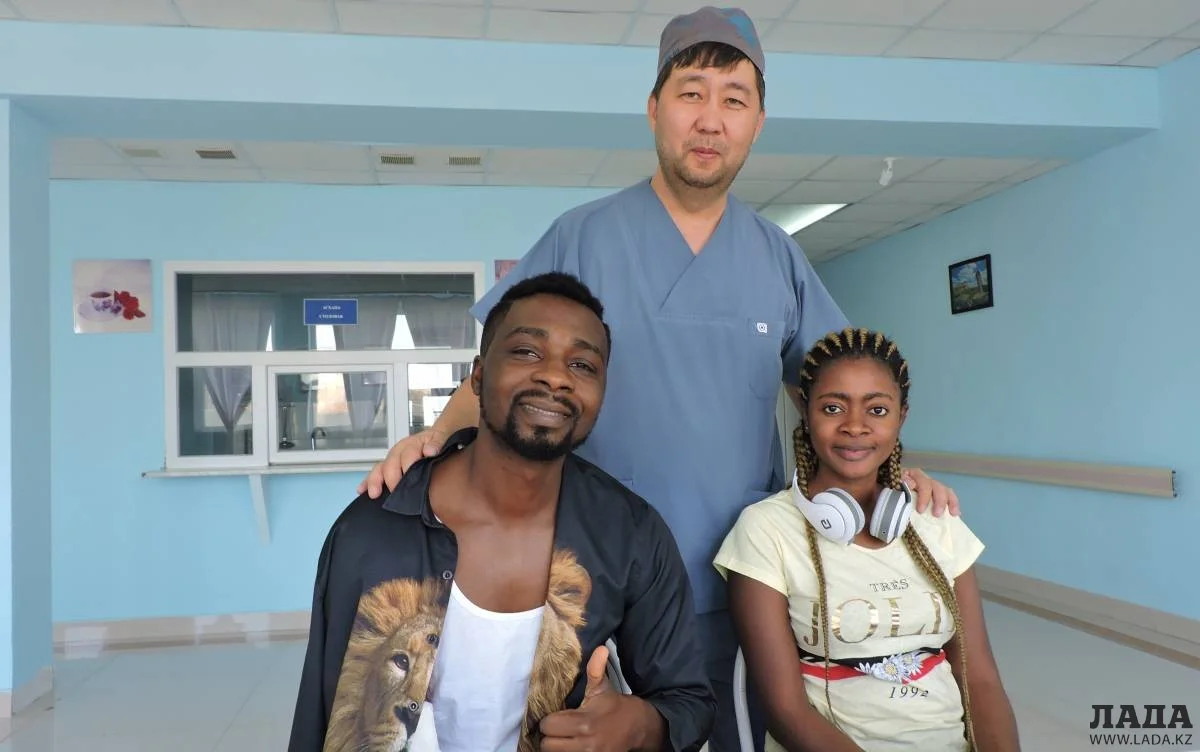 Richard Owenco с Есетом Шахатбаевым и коллегой. Фото автора