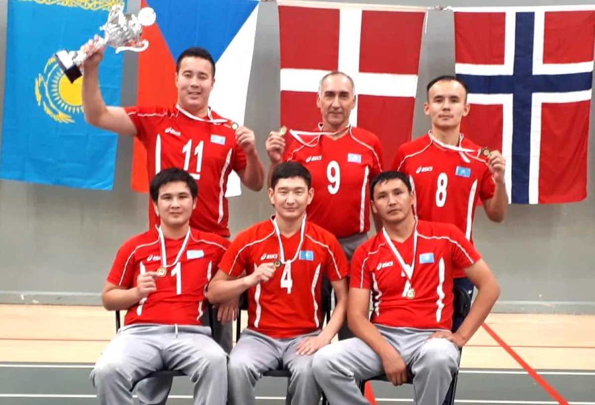 Мангистауская команда. Фото прислано по телефону Н.Кулушовым