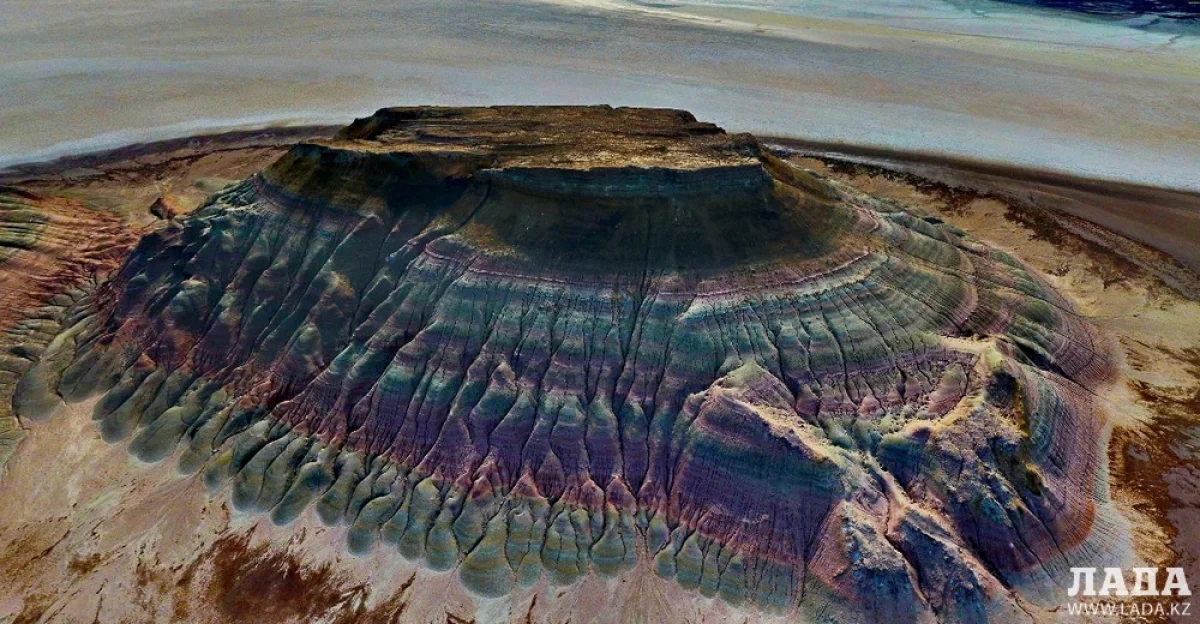 Скриншот панорамы впадины Карынжарык