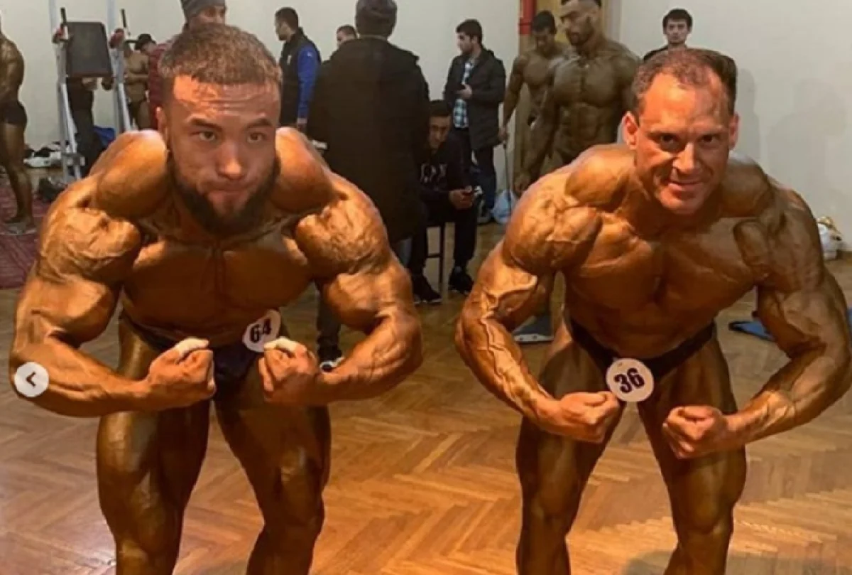 Слева Нурсултан Амантай. Фото со страницы управления физической культуры и спорта Мангистауской области в  Instagram