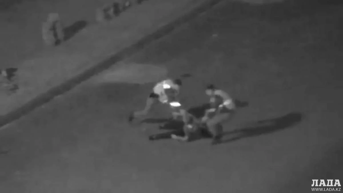 На месте происшествия||news_pic_more|<!--TBegin--><a href="https://www.lada.kz/uploads/posts/2018-12/1544185174_56445.jpg" onclick="return hs.expand(this)" ><img align="left" src="https://www.lada.kz/uploads/posts/2018-12/thumbs/1544185174_56445.jpg" alt='В Актау полицейские с помощью камеры видеонаблюдения задержали подозреваемого в изнасиловании девушки' title='В Актау полицейские с помощью камеры видеонаблюдения задержали подозреваемого в изнасиловании девушки'  /></a><!--TEnd--><br /><!--TBegin--><a href="https://www.lada.kz/uploads/posts/2018-12/1544185083_86677.jpg" onclick="return hs.expand(this)" ><img align="left" src="https://www.lada.kz/uploads/posts/2018-12/thumbs/1544185083_86677.jpg" alt='В Актау полицейские с помощью камеры видеонаблюдения задержали подозреваемого в изнасиловании девушки' title='В Актау полицейские с помощью камеры видеонаблюдения задержали подозреваемого в изнасиловании девушки'  /></a><!--TEnd--><br /><!--TBegin--><a href="https://www.lada.kz/uploads/posts/2018-12/1544185123_87766.jpg" onclick="return hs.expand(this)" ><img align="left" src="https://www.lada.kz/uploads/posts/2018-12/thumbs/1544185123_87766.jpg" alt='В Актау полицейские с помощью камеры видеонаблюдения задержали подозреваемого в изнасиловании девушки' title='В Актау полицейские с помощью камеры видеонаблюдения задержали подозреваемого в изнасиловании девушки'  /></a><!--TEnd-->