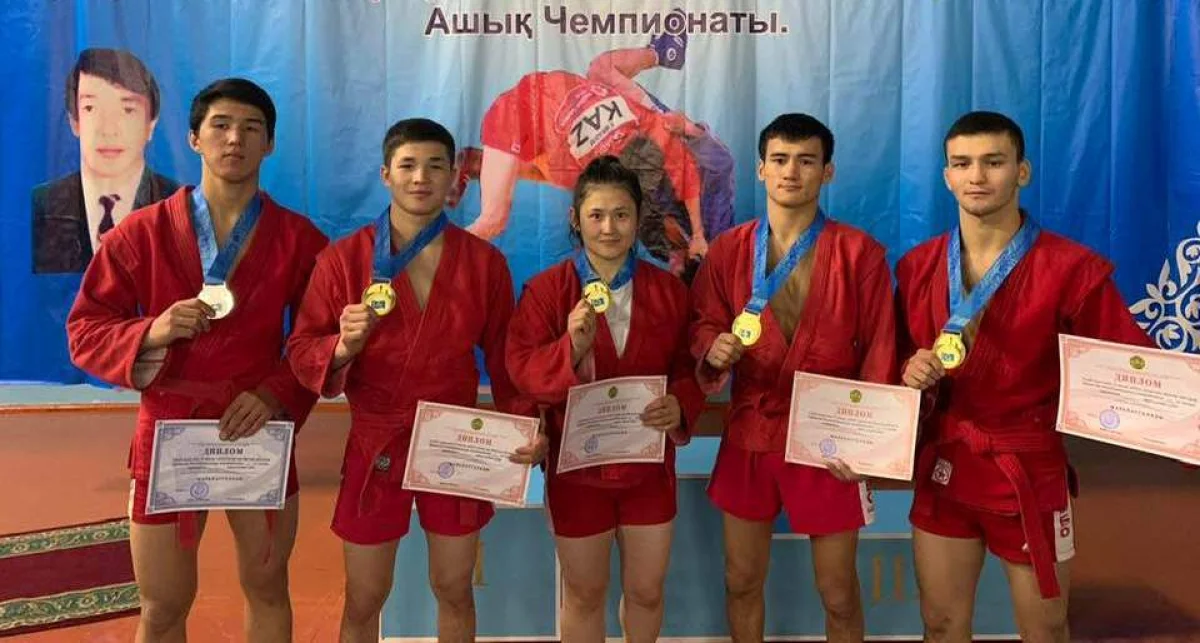 Наши чемпионы и призеры. Фото предоставлено М.Бисекеновым