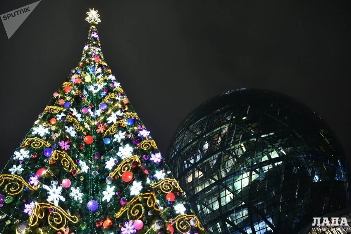 Новогодняя елка в Астане. Фото с сайта sputnik.kz
