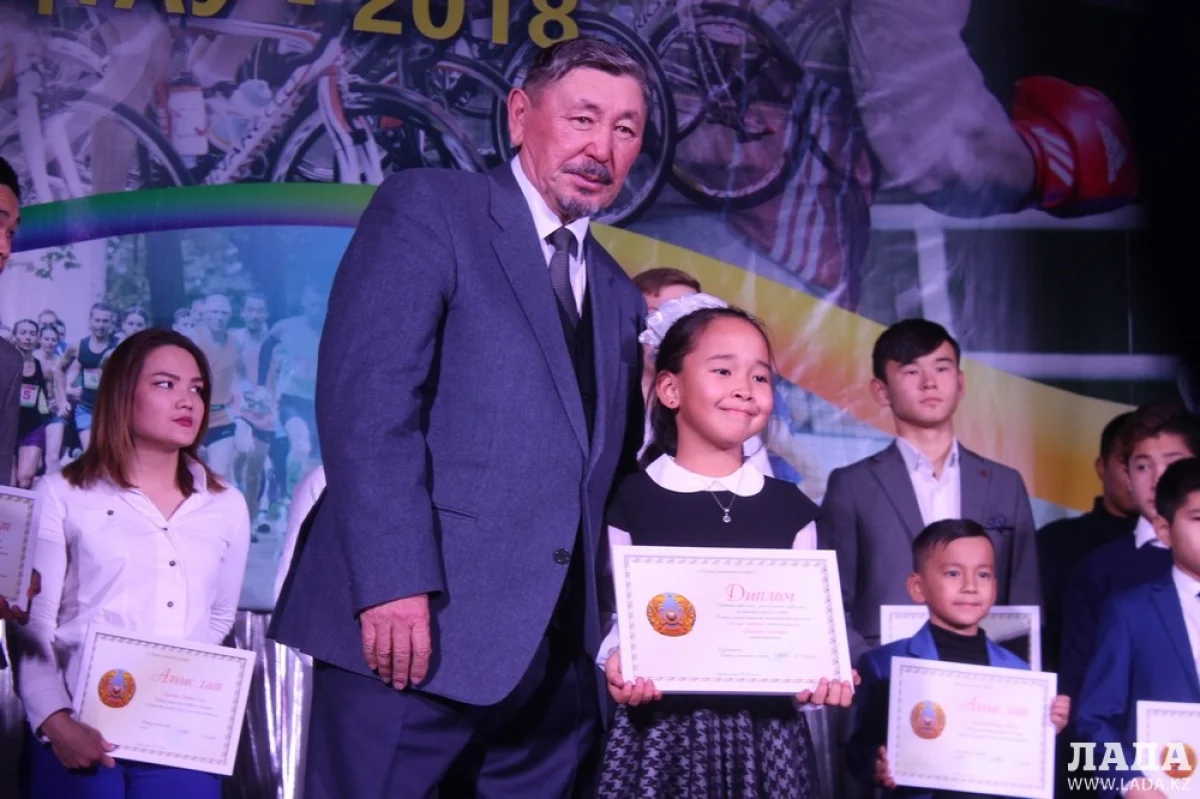 Награждение Альмиры Аташовой. Фото автора