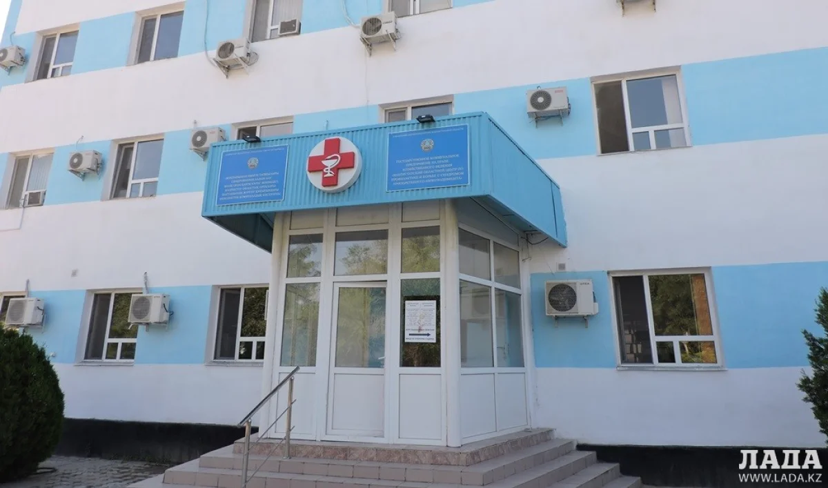 Здание центра в Актау. Фото автора