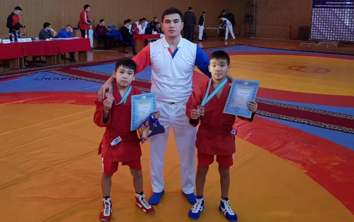 Победители и призеры чемпионата. Фото предоставлено школой &quot;Жас батыр&quot;