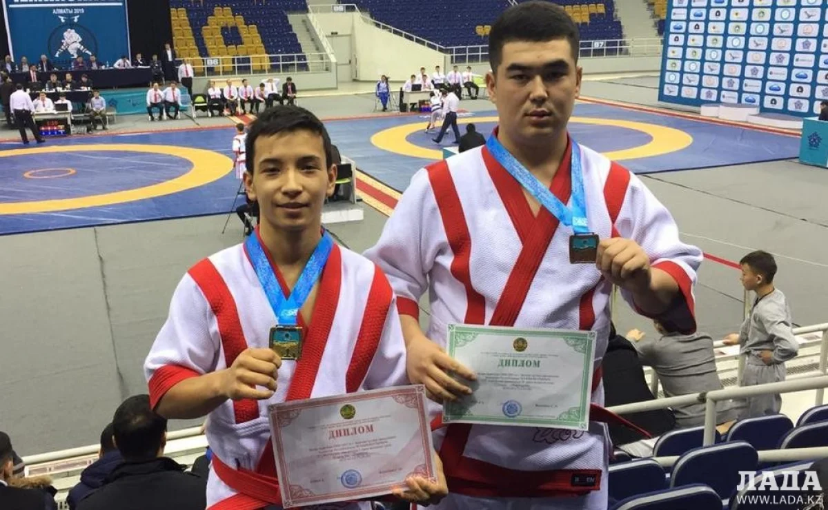 Призеры чемпионата - Даулет Бисенкулы и Жандарбек Гокыш. Фото Жаксылыка Меретжанова