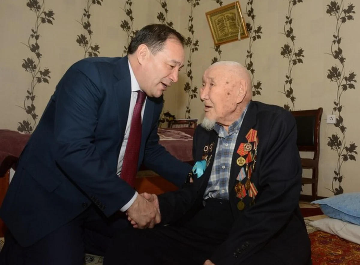Один из последних визитов Ералы Тугжанова к ветерану войны