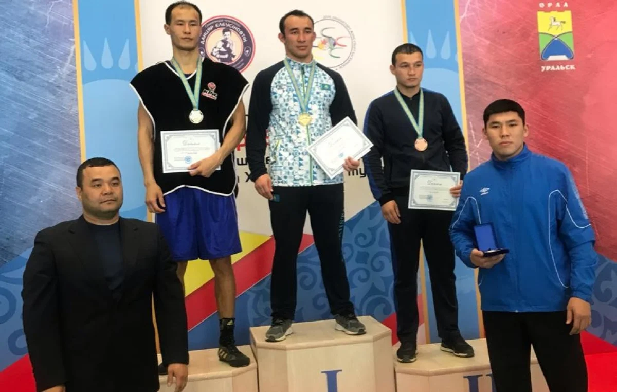 Победители турнира. Фото предоставлено пресс-службой Федерации бокса Мангистауской области