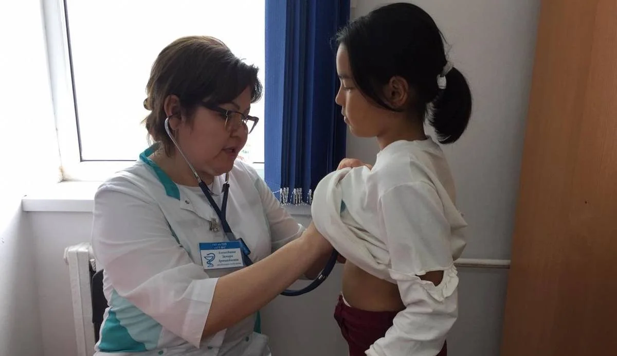 Осмотр специалиста. Фото предоставлено пресс-службой детской больницы