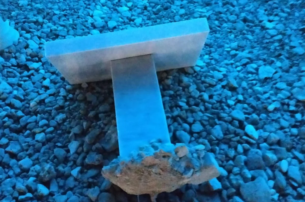 Мраморная плита, которая упала на ребенка