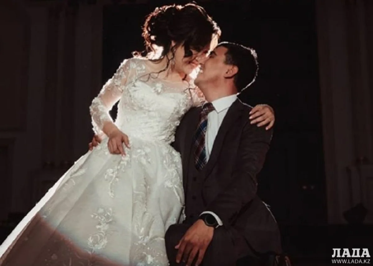 Фото с Инстаграмм странички молодожен