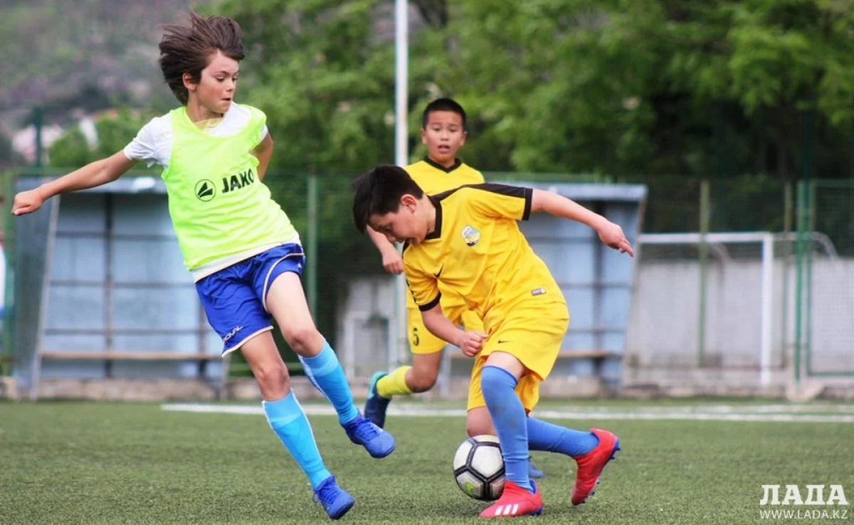 Наши футболисты уверенно чувствовали себя в гостях