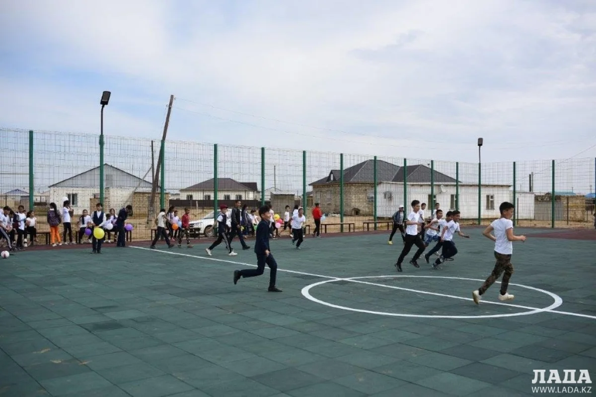 Два футбольных поля переданы в дар Мангистауской области