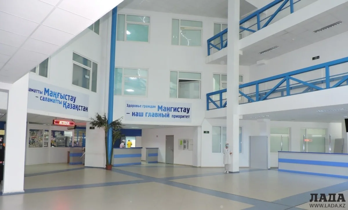 Главный вход в больницу. Фото автора