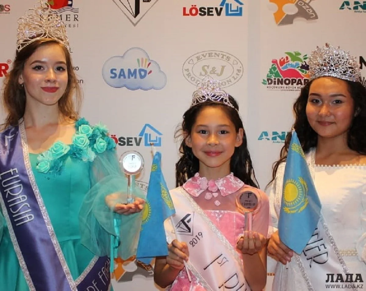 Кристина Доронина, Аянат Алматай и Айрита Нуржаубекова