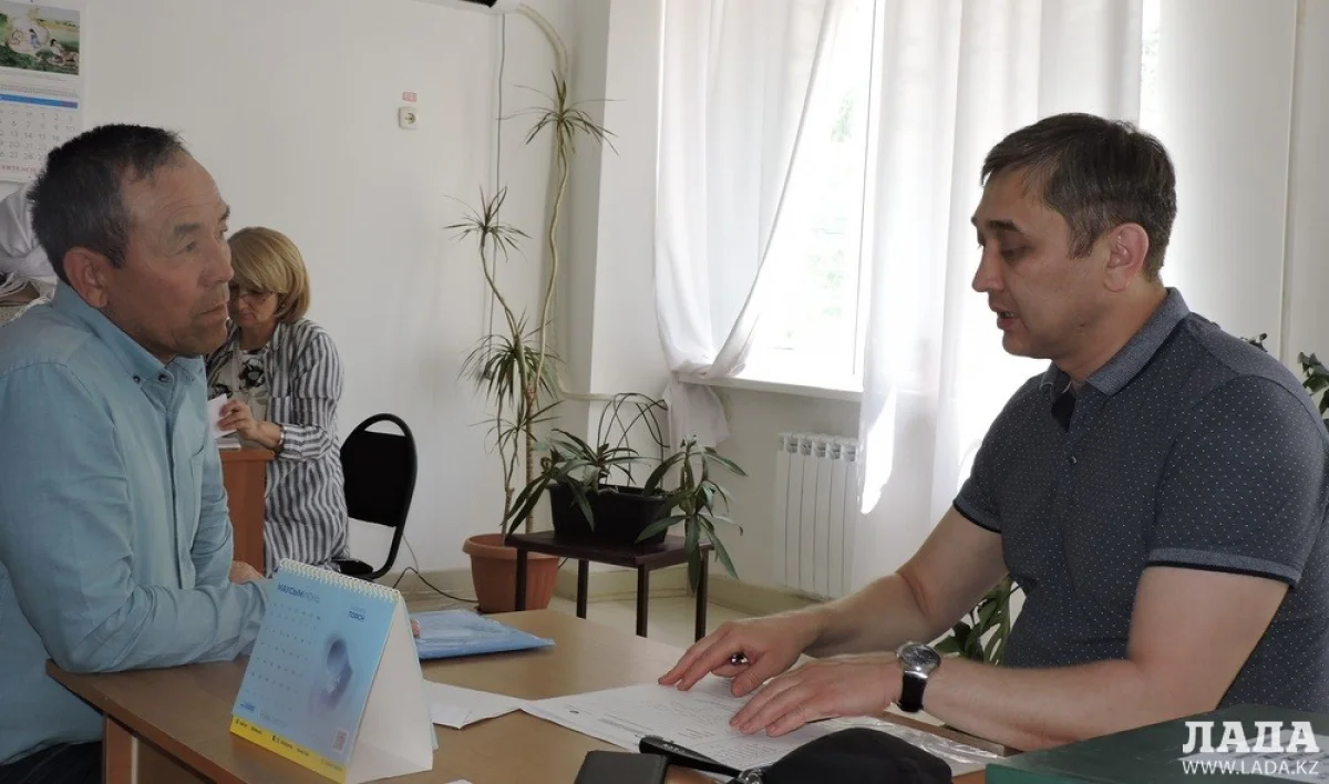 Прием ведет Женис Козыбаев. Фото автора