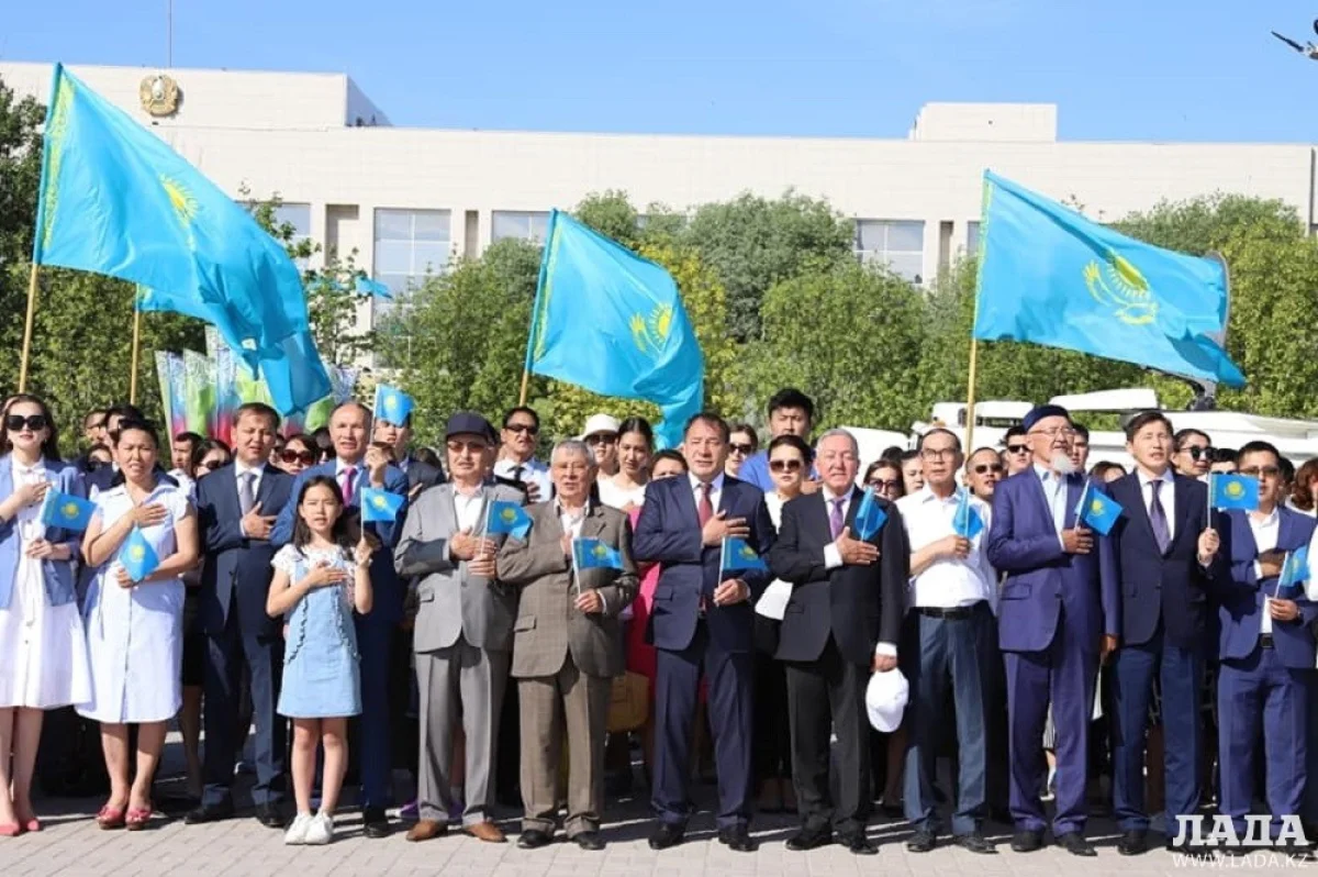 Массовое исполнение гимна Казахстана в Актау||news_pic_more|<!--TBegin--><a href="https://www.lada.kz/uploads/posts/2019-06/1559643664_img_2092-04-06-19-12-20.jpg" onclick="return hs.expand(this)" ><img align="left" src="https://www.lada.kz/uploads/posts/2019-06/thumbs/1559643664_img_2092-04-06-19-12-20.jpg" alt='В Мангистауской области две тысячи человек одновременно спели гимн Казахстана' title='В Мангистауской области две тысячи человек одновременно спели гимн Казахстана'  /></a><!--TEnd--><br /><!--TBegin--><a href="https://www.lada.kz/uploads/posts/2019-06/1559643622_img_2093-04-06-19-12-20.jpg" onclick="return hs.expand(this)" ><img align="left" src="https://www.lada.kz/uploads/posts/2019-06/thumbs/1559643622_img_2093-04-06-19-12-20.jpg" alt='В Мангистауской области две тысячи человек одновременно спели гимн Казахстана' title='В Мангистауской области две тысячи человек одновременно спели гимн Казахстана'  /></a><!--TEnd--><br /><!--TBegin--><a href="https://www.lada.kz/uploads/posts/2019-06/1559643684_img_2095-04-06-19-12-20.jpg" onclick="return hs.expand(this)" ><img align="left" src="https://www.lada.kz/uploads/posts/2019-06/thumbs/1559643684_img_2095-04-06-19-12-20.jpg" alt='В Мангистауской области две тысячи человек одновременно спели гимн Казахстана' title='В Мангистауской области две тысячи человек одновременно спели гимн Казахстана'  /></a><!--TEnd-->
