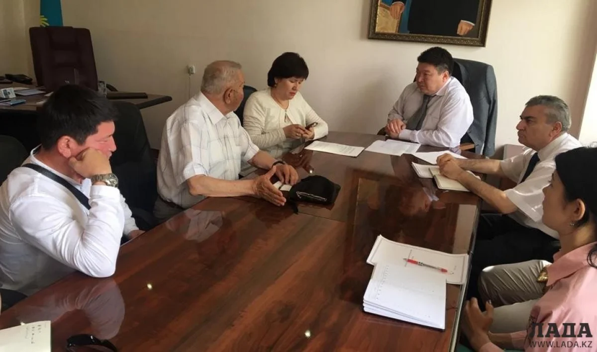 Совещание с представителями компаний. Фото предоставлено департаментом