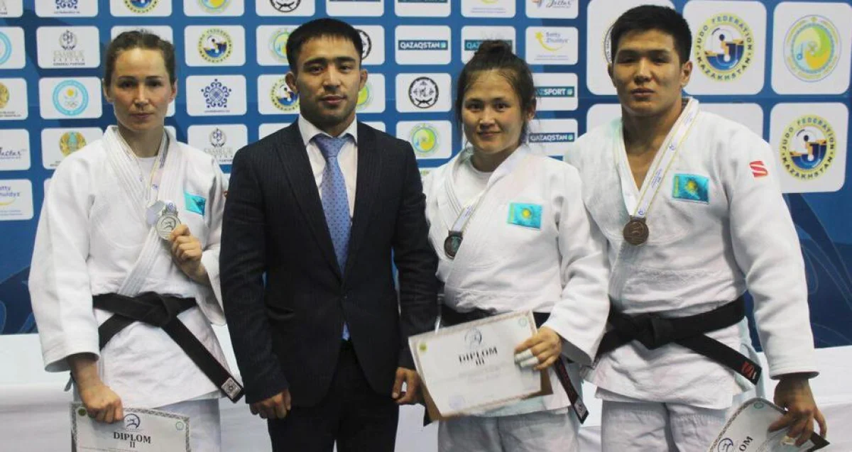 Призеры спартакиады с А.Имашевым. Фото предоставил Айбек Имашев