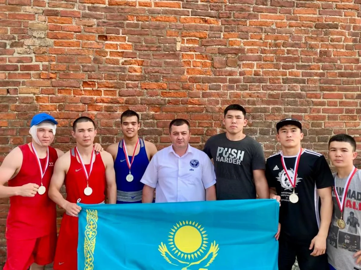 Победители турнира. Фото предоставлено пресс-службой Федерации бокса Мангистауской области