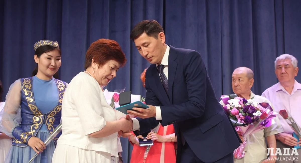 Вручение нагрудного знака «Отличник здравоохранения»