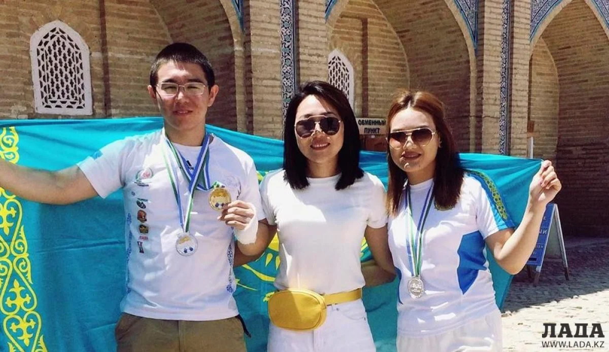 Малик Ахметов, Жазира Танатар и Дана Дарибай