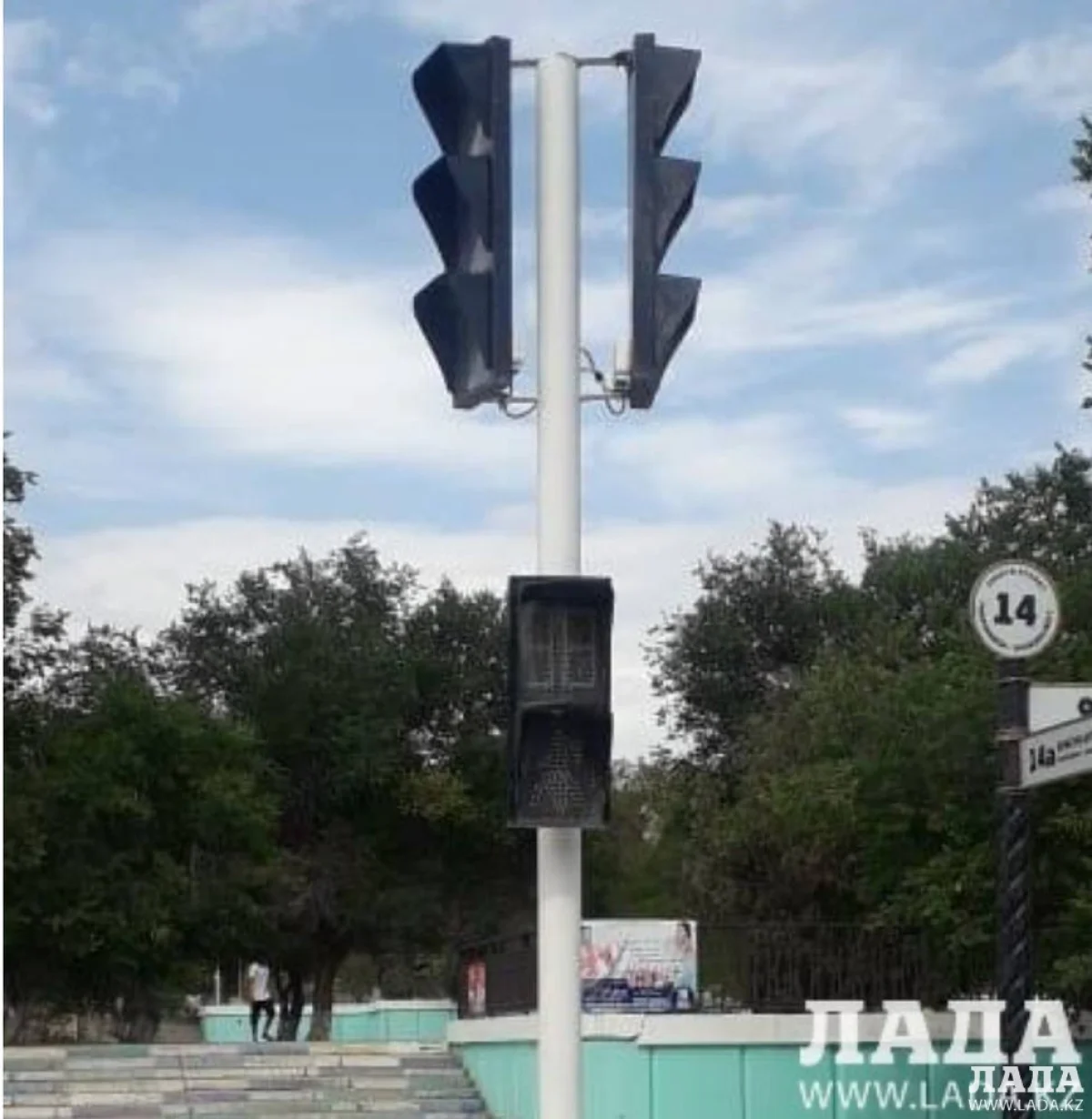 Фото Асета Жарылгасова и пользователя сайта