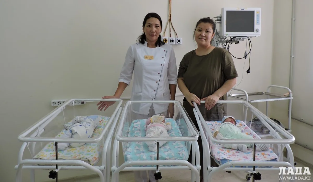 Гульдана Мучсагалиева с детьми и Г.Сарбалаевой. Фото автора