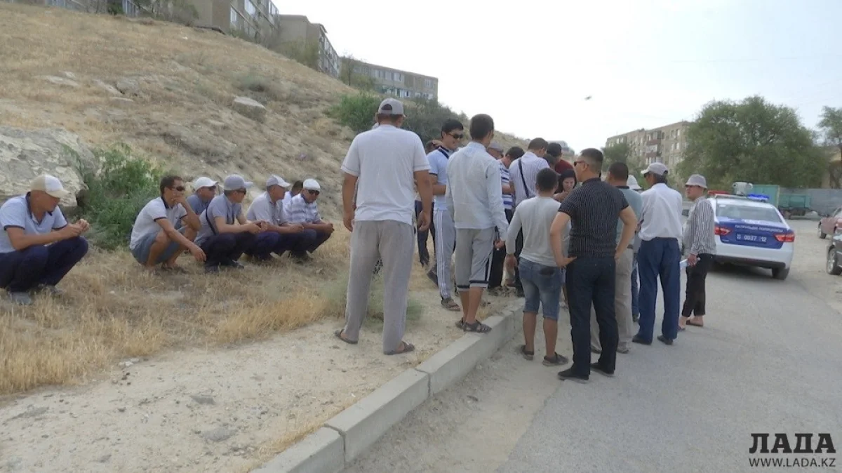 Водители водовозов отказались выходить на полив