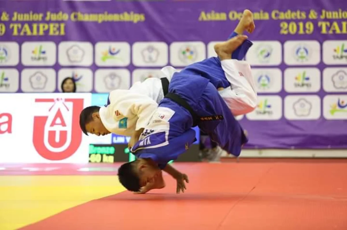 Борьба за &quot;бронзу&quot;. Фото предоставлено С.Бурумбаевым