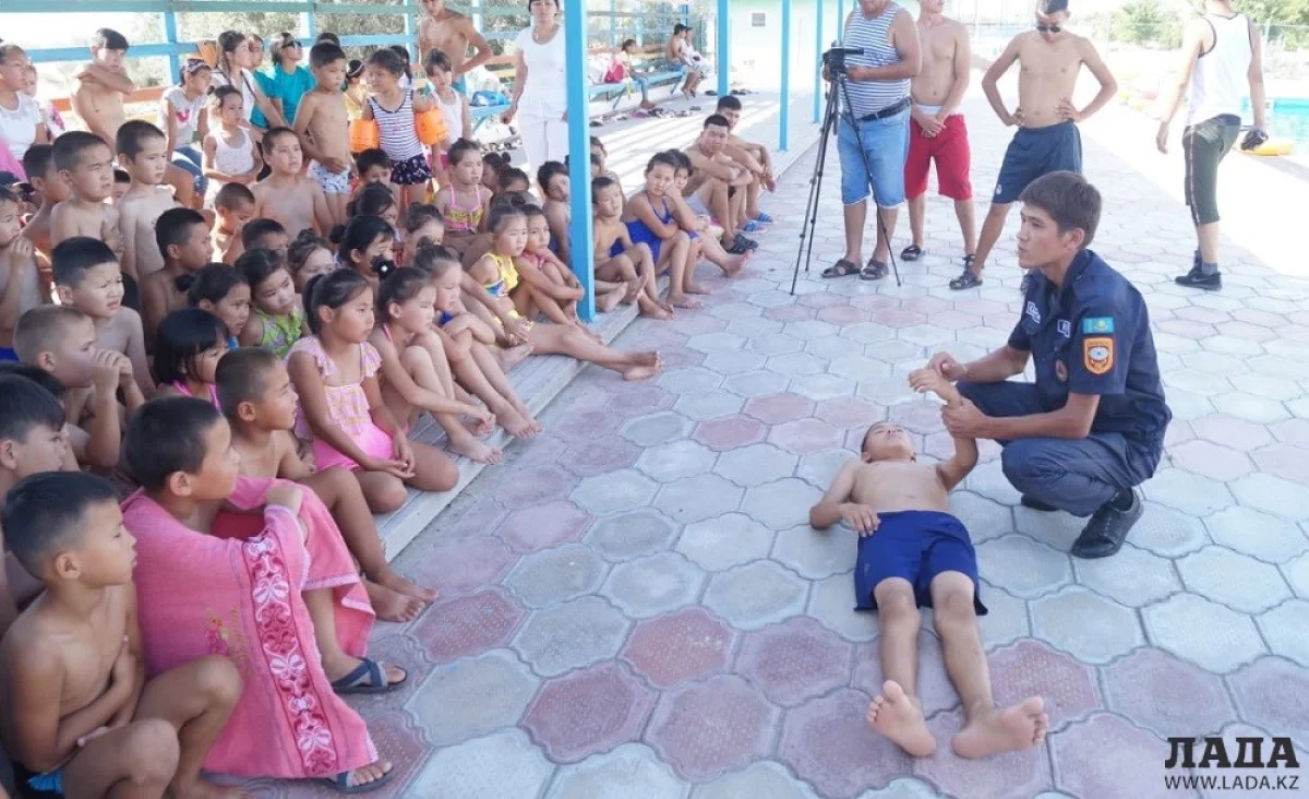 Спасатели разъясняют правила безопасности на воде