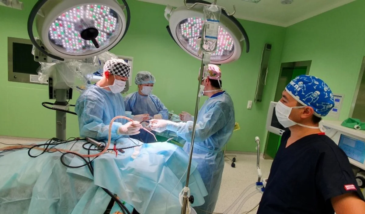 В операционной. Фото предоставлено Д.Мырзабековым
