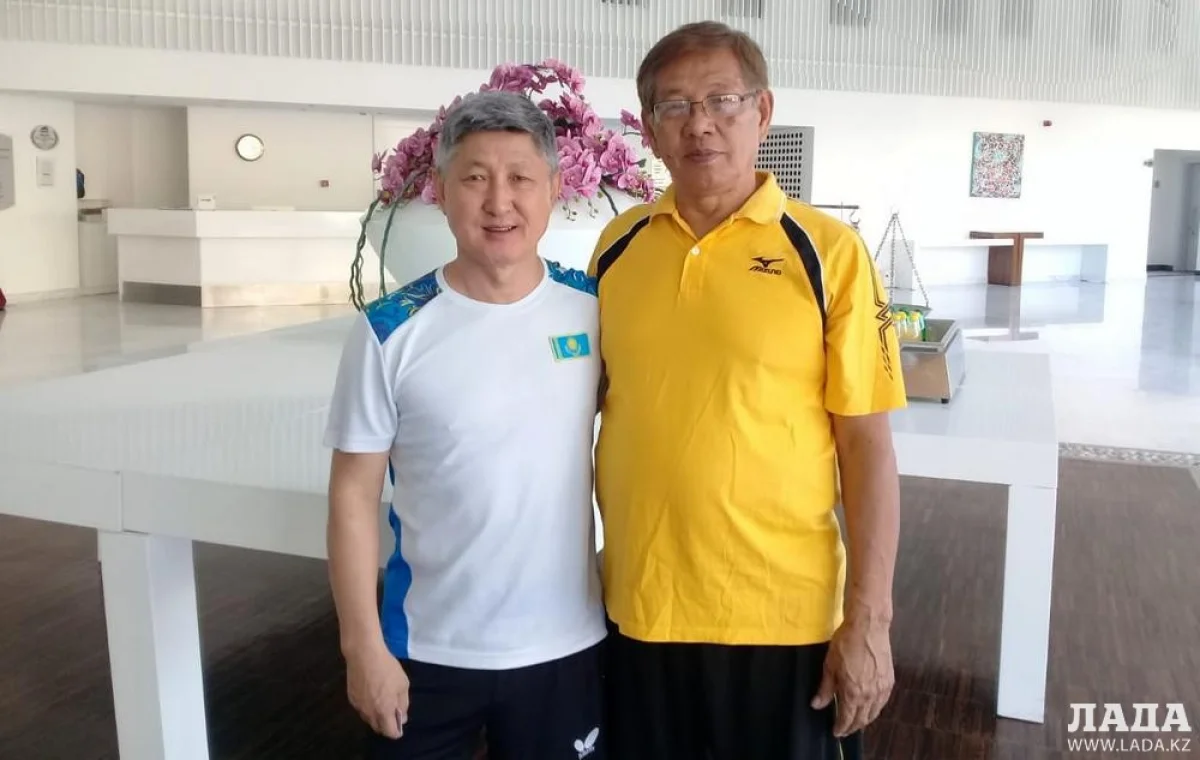 Махатай Рамазанулы справа и теннисист Ким Никанор из Алматы