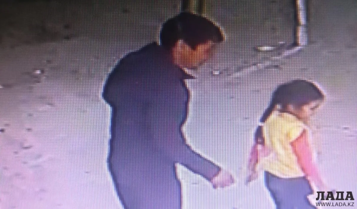 Кадр видео||news_pic_more|<!--TBegin--><a href="https://www.lada.kz/uploads/posts/2019-10/1571642670_1b76c555-3265-4041-8616-5e5fcc3c631d.jpg" onclick="return hs.expand(this)" ><img align="left" src="https://www.lada.kz/uploads/posts/2019-10/thumbs/1571642670_1b76c555-3265-4041-8616-5e5fcc3c631d.jpg" alt='В Актау задержали подозреваемого в развратных действиях в отношении к малолетней' title='В Актау задержали подозреваемого в развратных действиях в отношении к малолетней'  /></a><!--TEnd--><br />