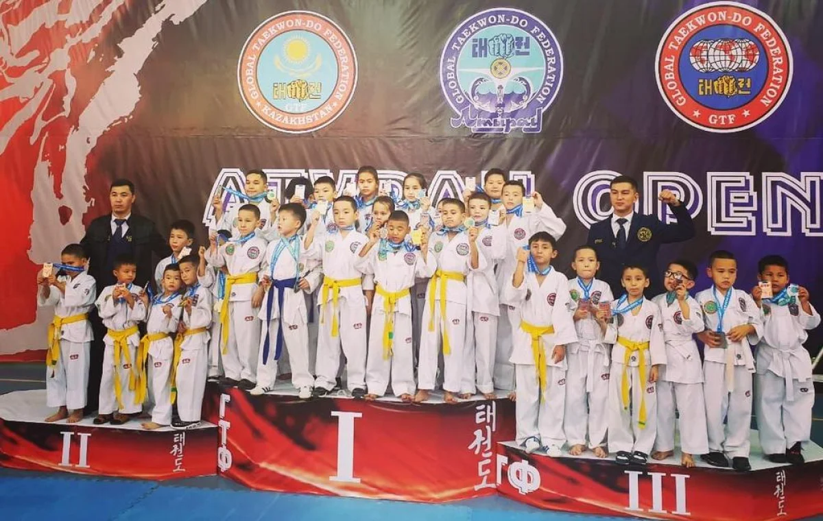 Чемпионы и призеры турнира из Актау. Фото предоставлено тренером