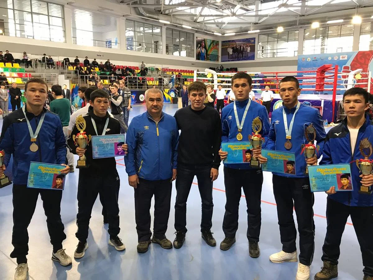 Победители турнира. Фото предоставлено пресс-службой Федерации бокса Мангистауской области