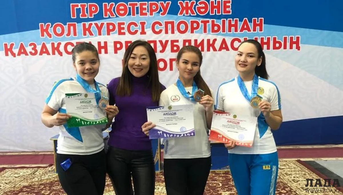Победительницы чемпионата РК. Фото Романа Исламгалиева