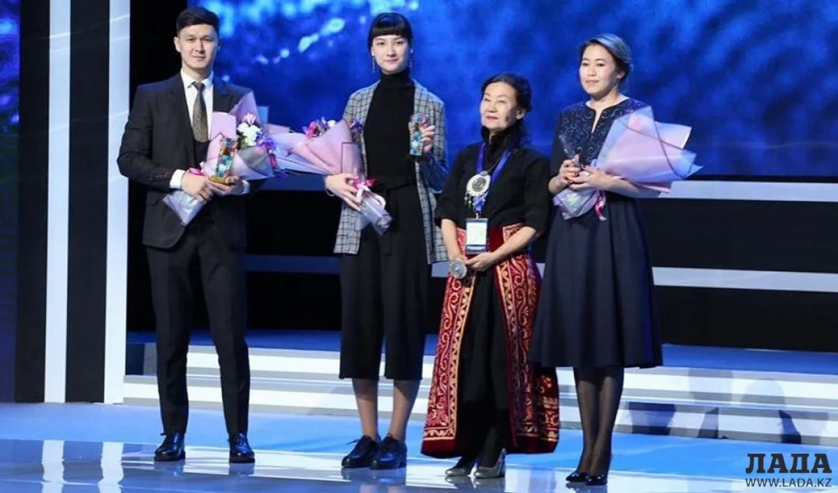 Награждение Сакена Каржаубаева