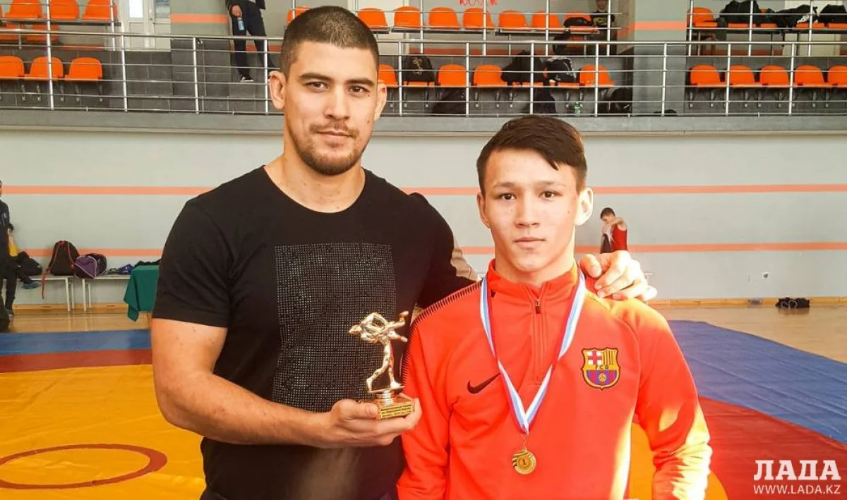 Темиржан Бейсенбаев и его подопечный Ренат Наурыз