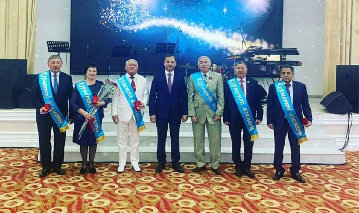 Награждение. Фото предоставила пресс-служба акима Актау