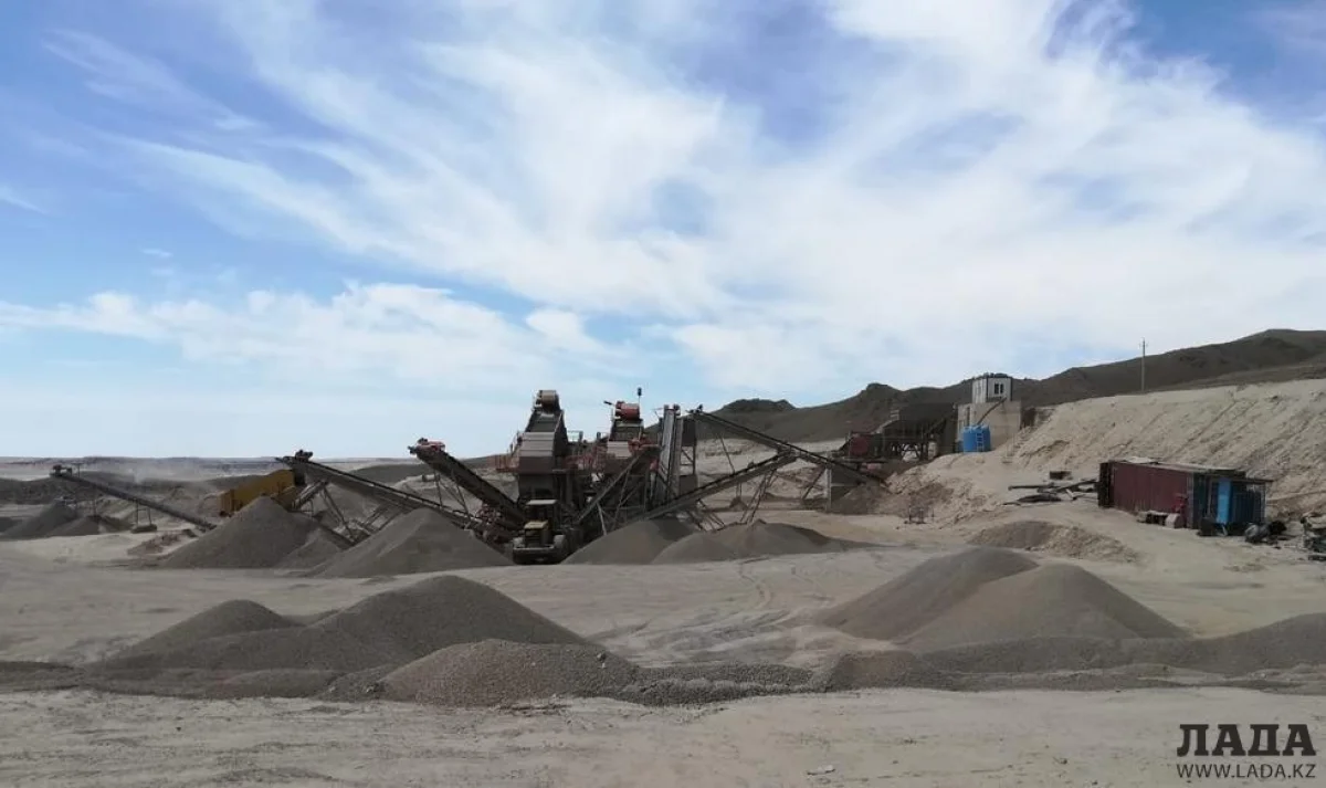 Работы в карьере. Фото из архива Lada.kz