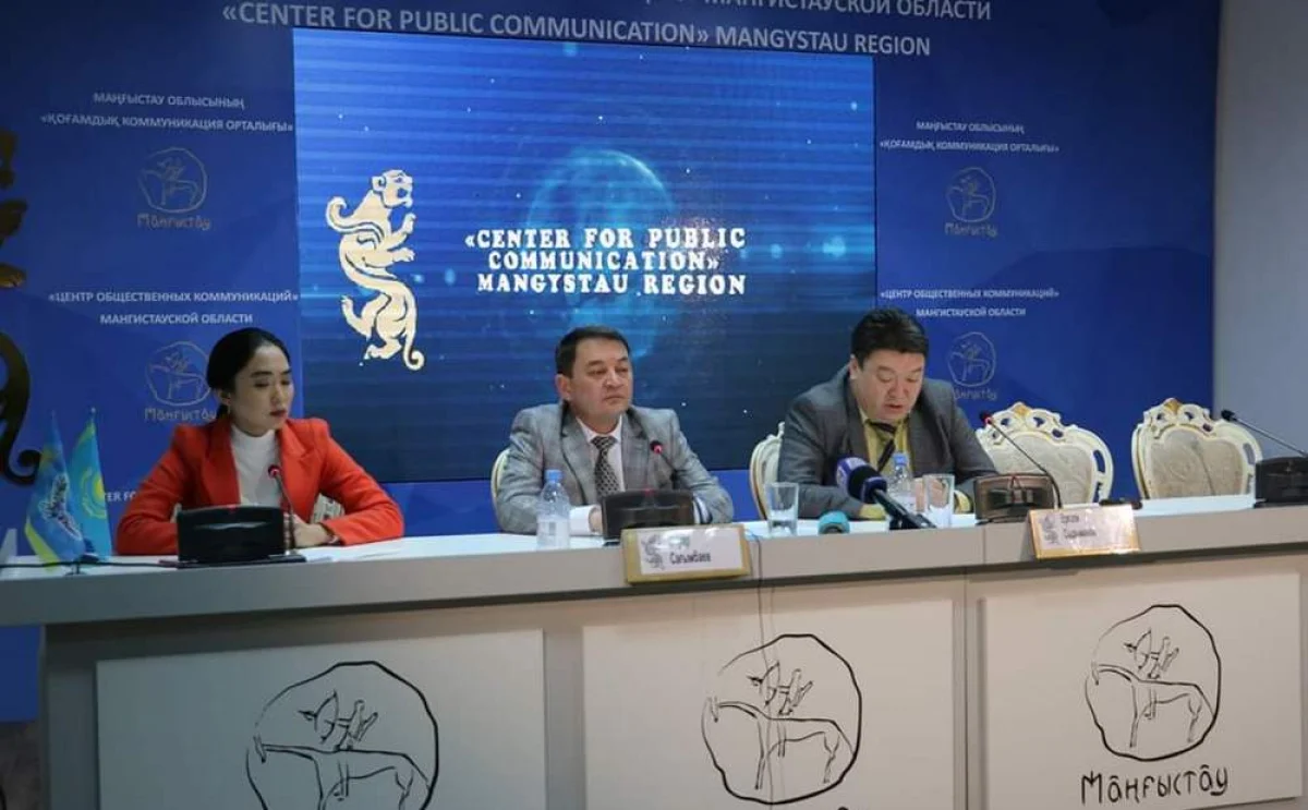 А.Сагимбаев (слева) и Е.Сыдыманов о готовности области. Фото предоставлено пресс-службой управления здравоохранения