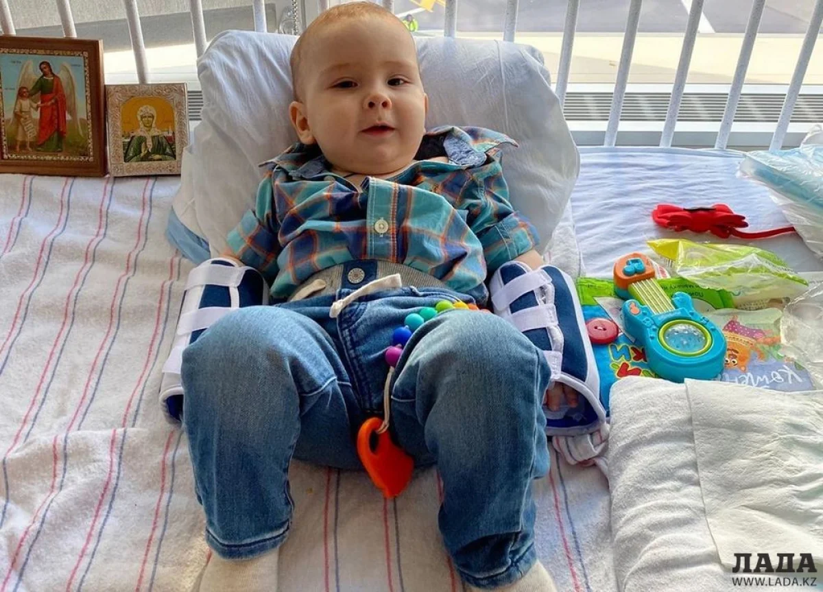 Девятимесячный Дима Тишунин после введения вакцины. Фото родителей малыша