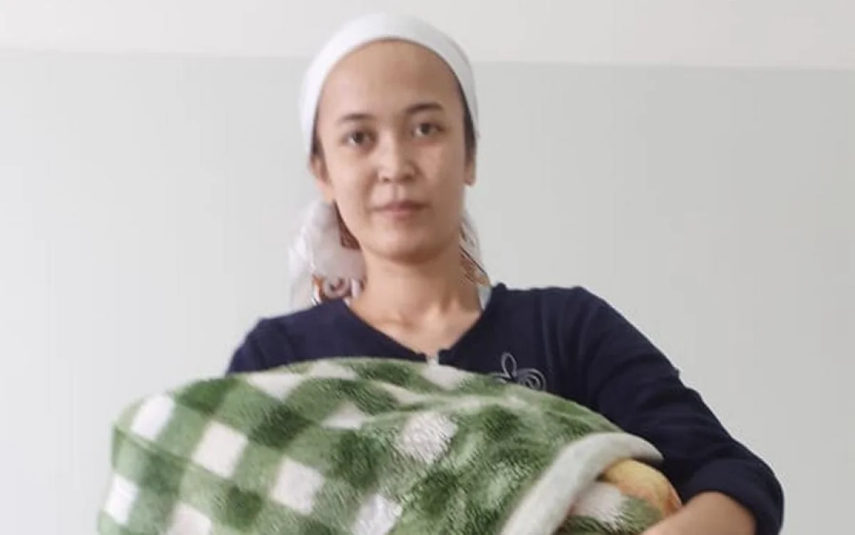 Родственница с новорождённой. Фото предоставлено пресс-службой управления