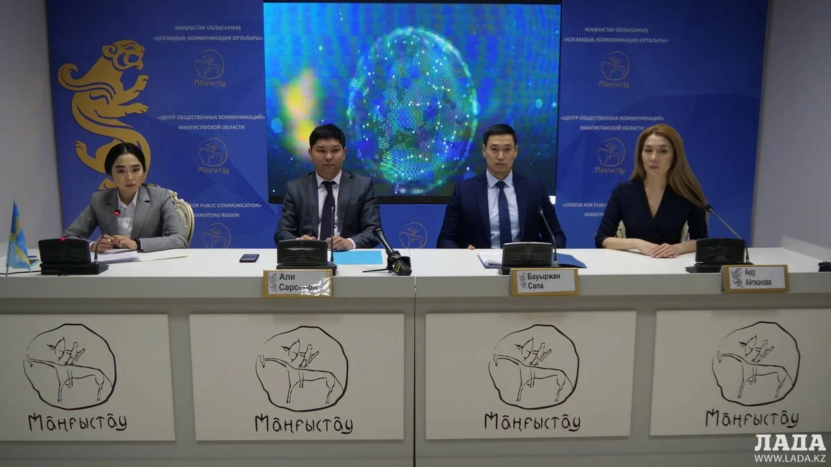 Участники брифинга в центре общественных коммуникаций