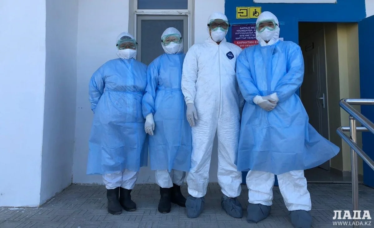 Врачи провизорного госпиталя