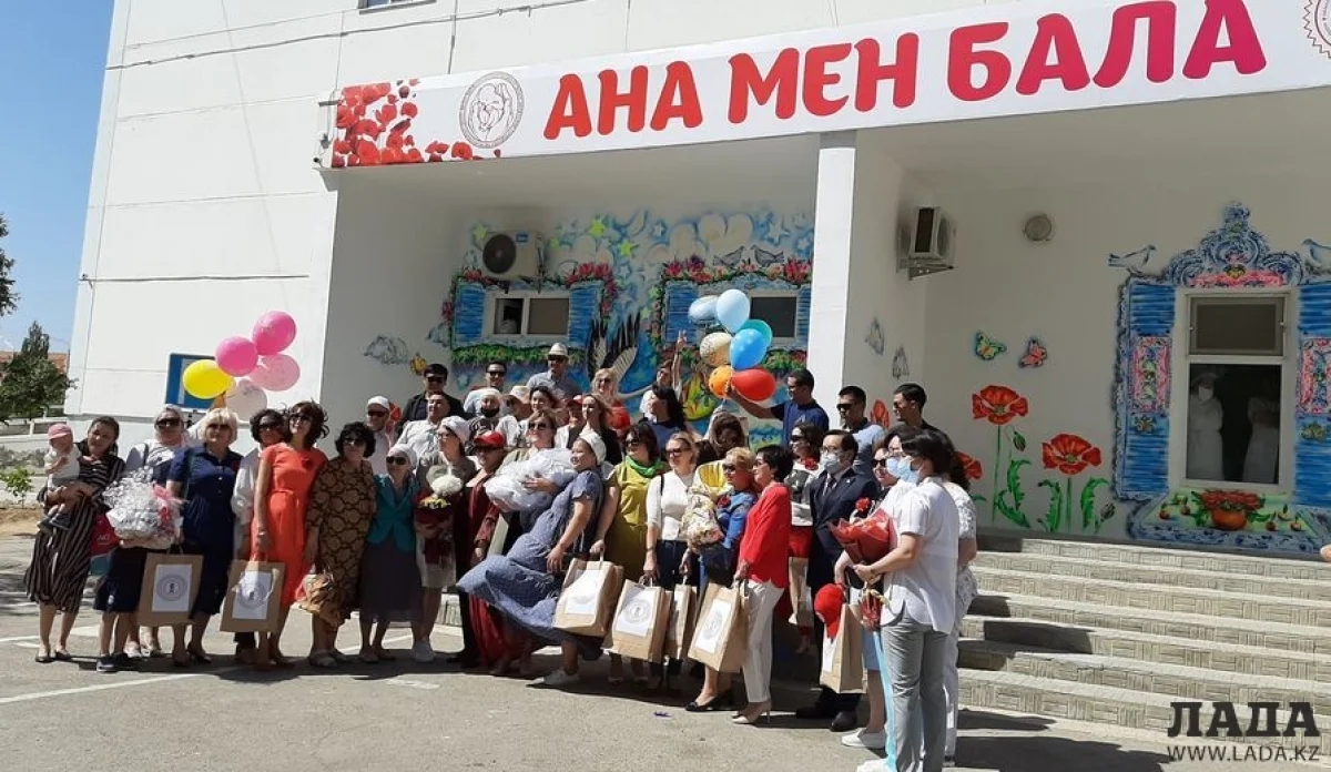 Гости и мамы с новорождёнными. Фото автора